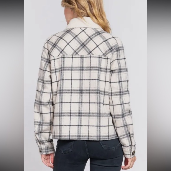 Fabulous Long Slv Faux Fur Collar Plaid Shacket - Picture 3 of 3